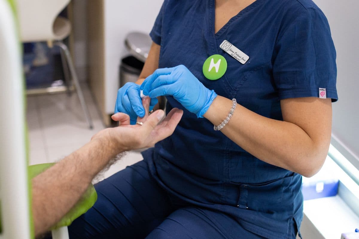 Vađenje krvi iz prsta za krvnu sliku i CRP u Humalab laboratoriji